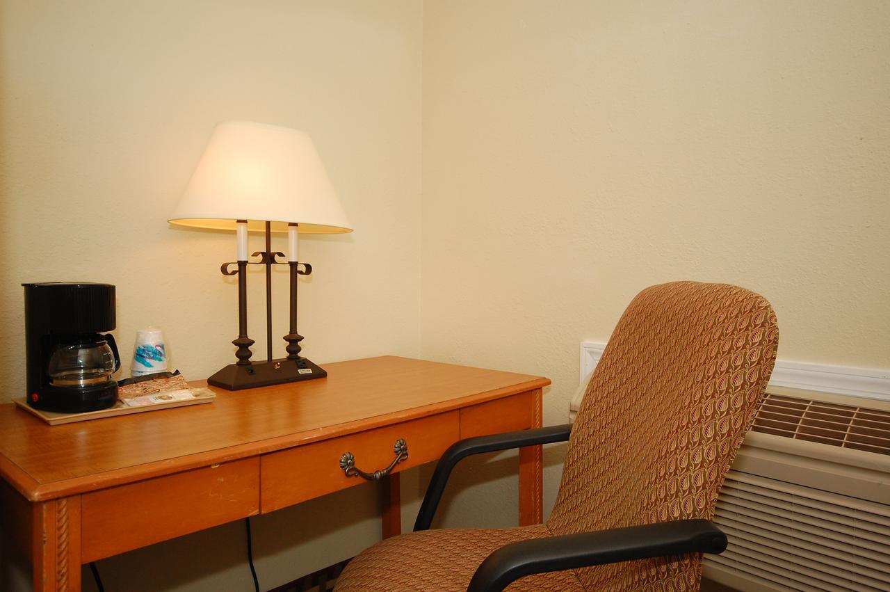 Millville Motorsports Inn And Suites Zewnętrze zdjęcie